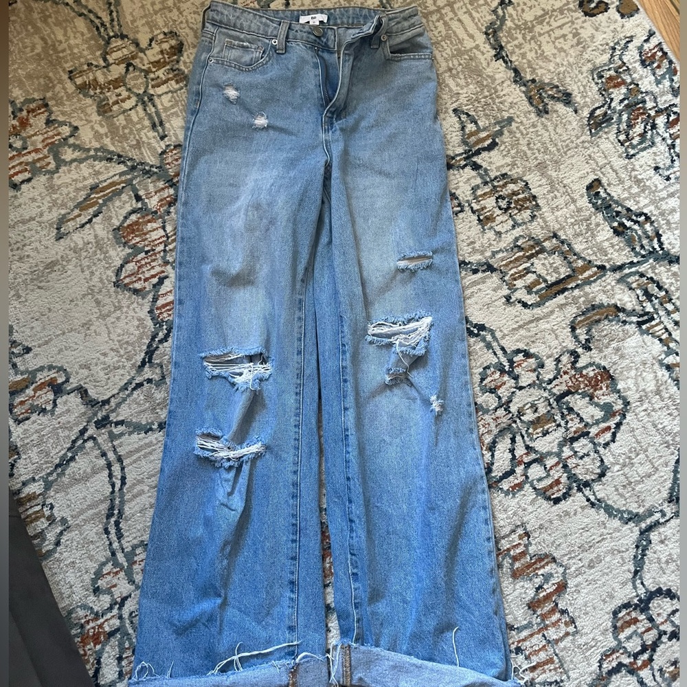 Light wash ripped denim jeans